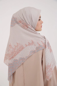 Hazel Square in Cream